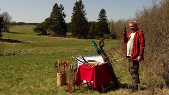 <H2>Bogen, Pfeile, Handschuhe, Armschutz, Bogenschiessen, Eifel</H2>